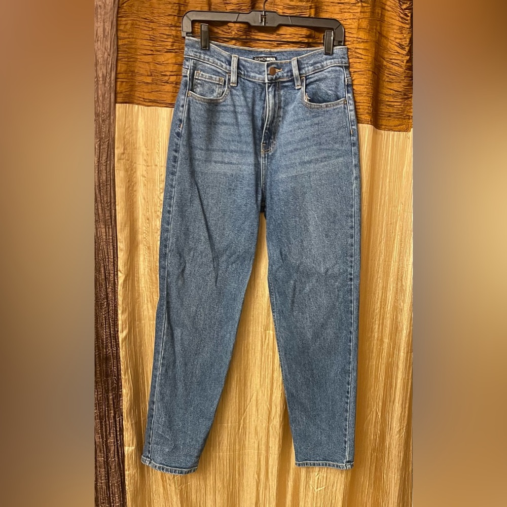 Fashion Nova High waisted Mom Jeans